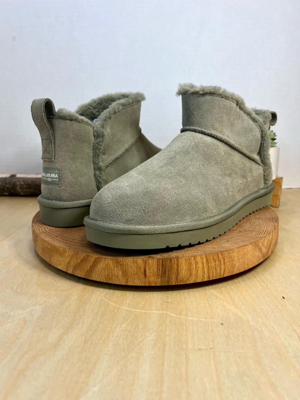 Koolaburra by UGG Koola Ultra Mini Suede Boots Olive Size 10 NEW